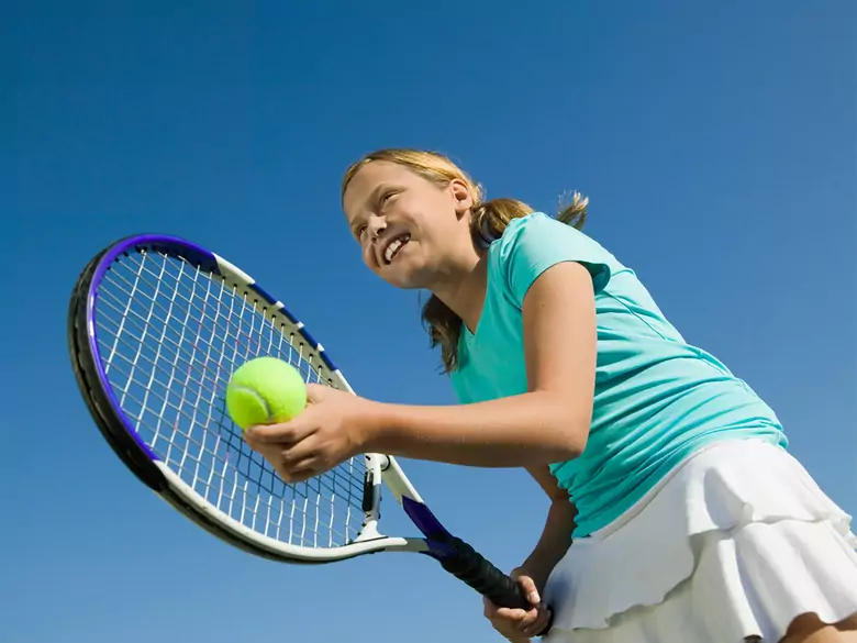 Jakie są korzyści z grania w tenisa?