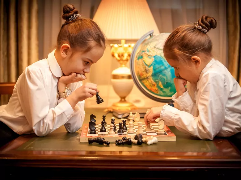 Jakie są korzyści z grania w szachy?