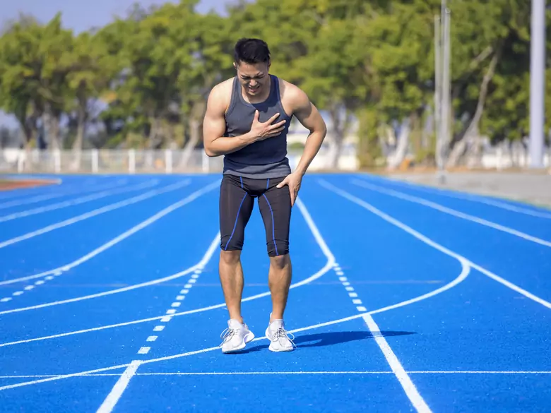 Co oznaczają bóle w klatce piersiowej?