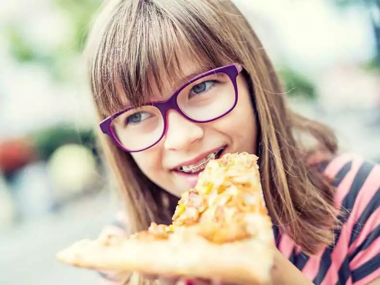 Czy można bezpiecznie podawać fast-food dzieciom?