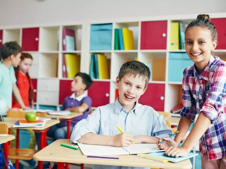 Wydatki szkolne a domowy budżet – jak planować rok szkolny  i inwestować w przyszłość dzieci?