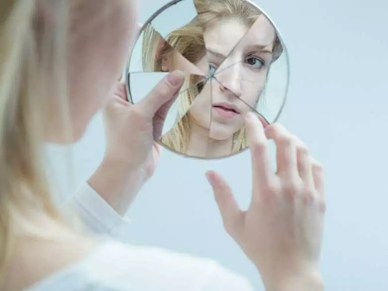 Co to są zdrowe metody radzenia sobie z brakiem samoakceptacji?