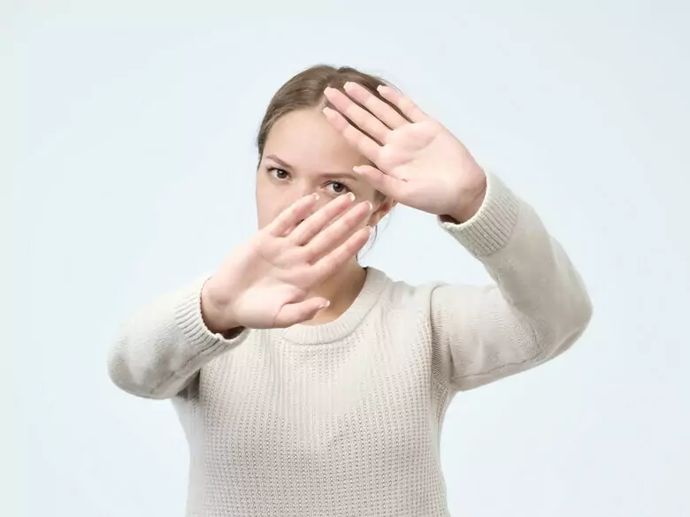 Co to są zdrowe metody radzenia sobie z brakiem asertywności?