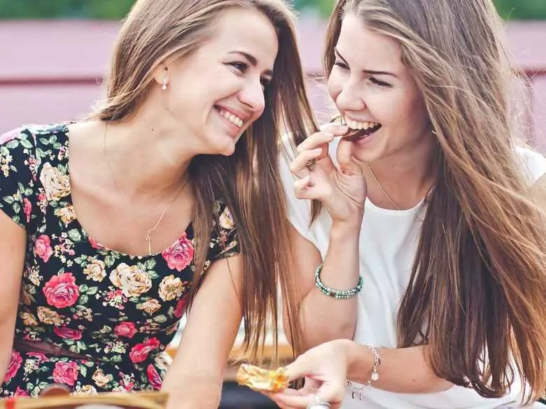 Jak poradzić sobie z problemami żołądkowymi po obfitym łakomstwie?