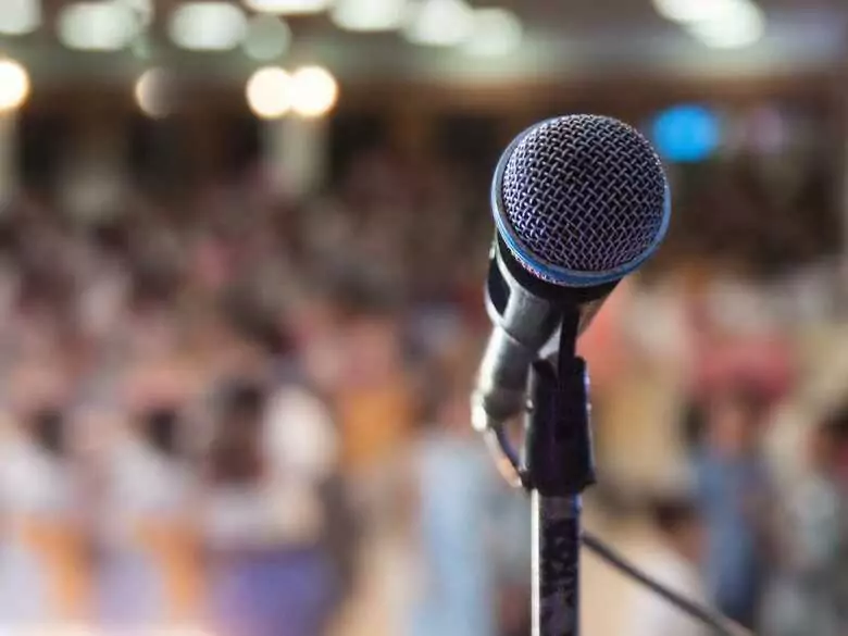 Co to są zdrowe metody radzenia sobie z lękiem przed publicznym wystąpieniem?