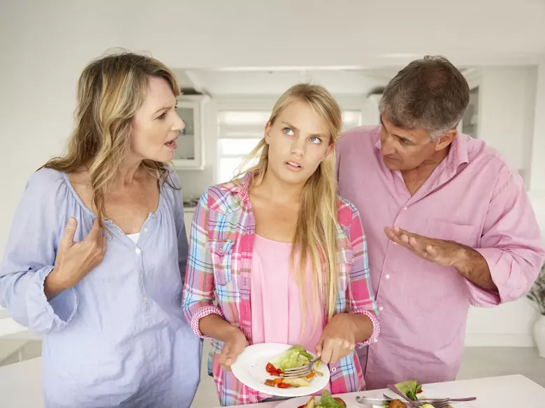 Kiedy mamy do czynienia z NES (Night Eating Syndrome) lub SRED (sleep related eating dis order)?