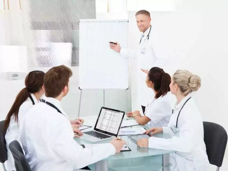 Roboty w ochronie zdrowia – jak mogą wesprzeć pracę medyków?