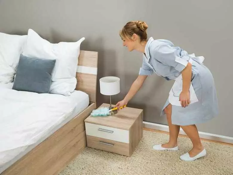 Pluskwy nie respektują gwiazdek: w hotelu uważaj na zapach kolendry i ciemne plamy